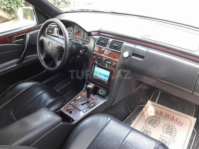 Mercedes E 220 2002, 241,000 km - 2.2 л - Bakı