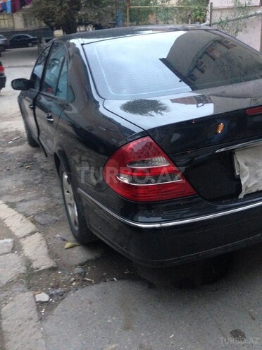 Mercedes E 270 2002, 251,000 km - 2.7 l - Bakı