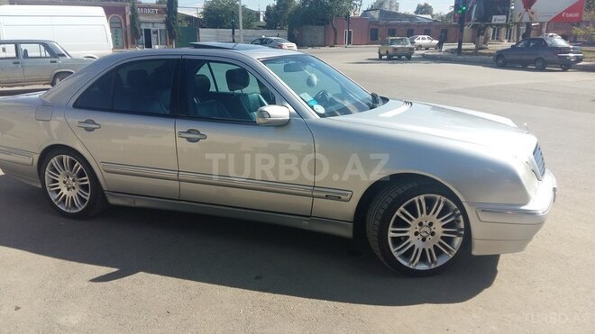 Mercedes E 240 2000, 200,000 km - 2.6 l - Gəncə