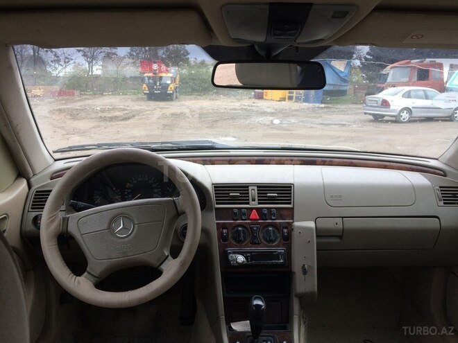 Mercedes C 220 1999, 330,000 km - 2.2 l - Bakı