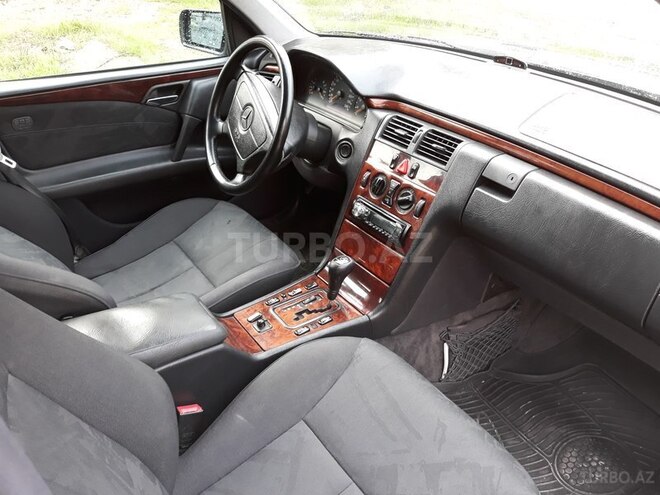 Mercedes E 240 1998, 212,000 km - 2.4 l - Bakı