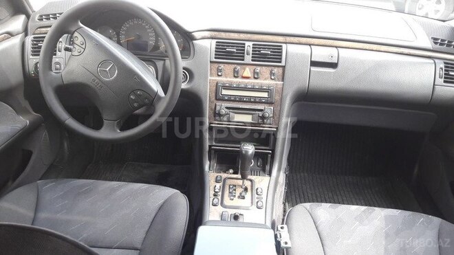 Mercedes E 270 2000, 278,000 km - 2.7 l - Bakı