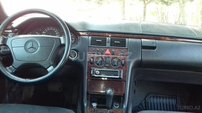 Mercedes E 230 1997, 282,000 km - 2.3 l - Bakı
