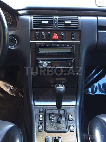 Mercedes E 240 2000, 286,125 km - 2.6 l - Bakı