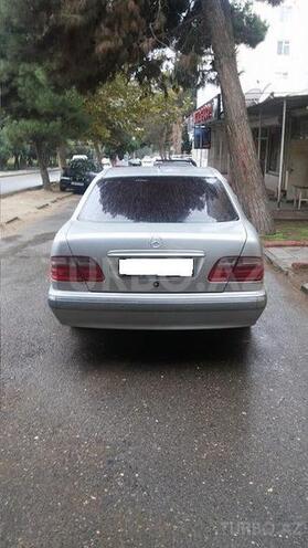 Mercedes E 240 2000, 233,000 km - 2.6 l - Bakı