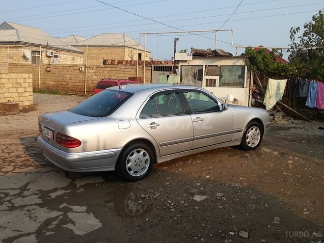 Mercedes E 220 2001, 320,000 km - 2.2 l - Sumqayıt
