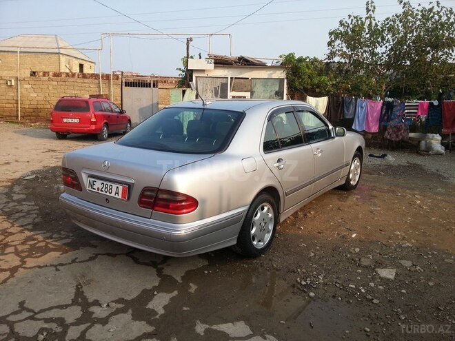 Mercedes E 220 2001, 320,000 km - 2.2 l - Sumqayıt
