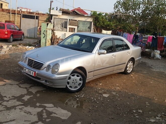 Mercedes E 220 2001, 320,000 km - 2.2 l - Sumqayıt