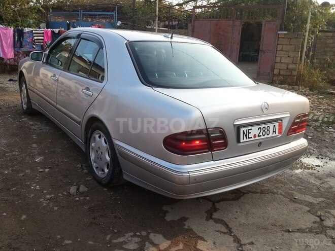 Mercedes E 220 2001, 320,000 km - 2.2 l - Sumqayıt