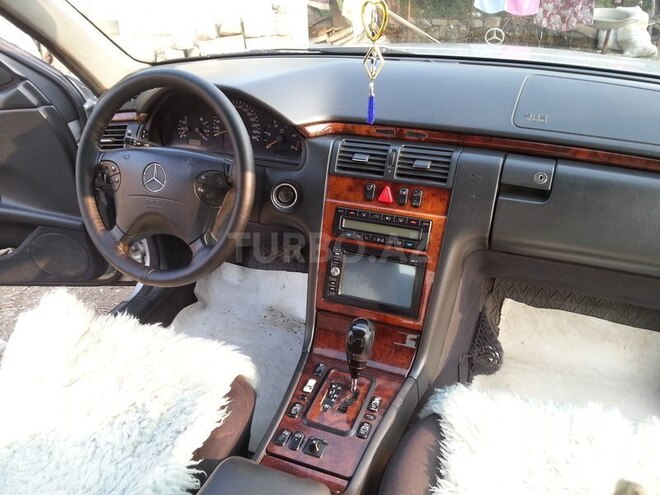 Mercedes E 220 2001, 320,000 km - 2.2 l - Sumqayıt