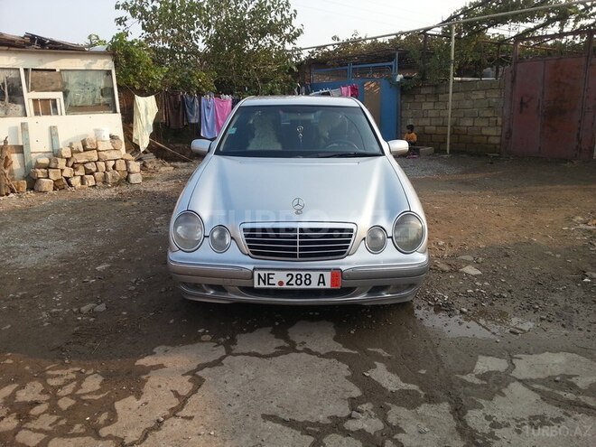 Mercedes E 220 2001, 320,000 km - 2.2 l - Sumqayıt