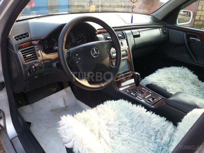 Mercedes E 220 2001, 320,000 km - 2.2 l - Sumqayıt
