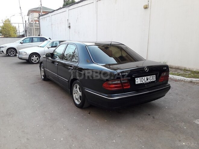 Mercedes E 220 1999, 261,000 km - 2.2 l - Bakı