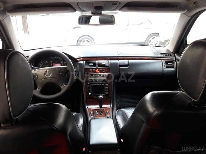 Mercedes E 220 1999, 261,000 km - 2.2 l - Bakı