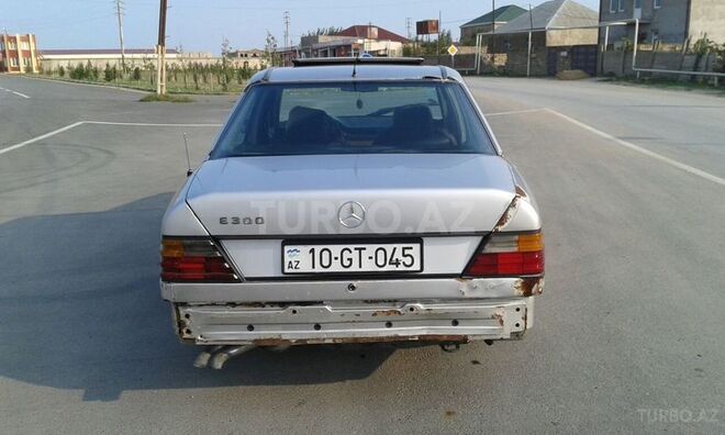 Mercedes E 200 1986, 300,000 km - 2.0 л - Bakı