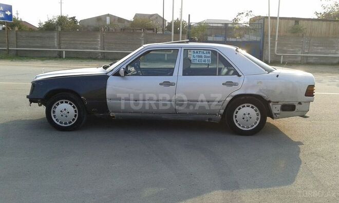 Mercedes E 200 1986, 300,000 km - 2.0 л - Bakı