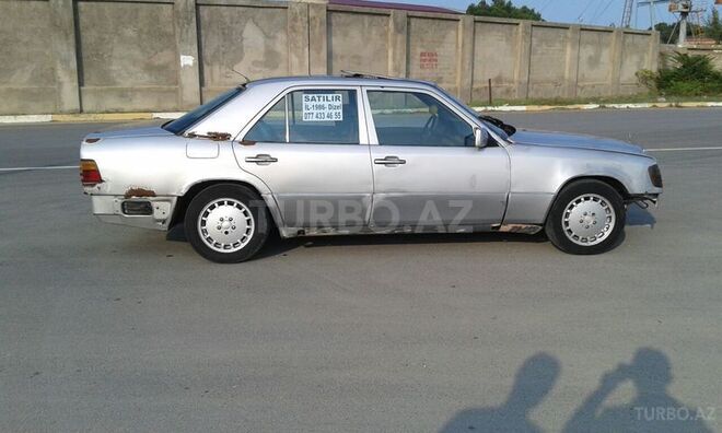 Mercedes E 200 1986, 300,000 km - 2.0 л - Bakı