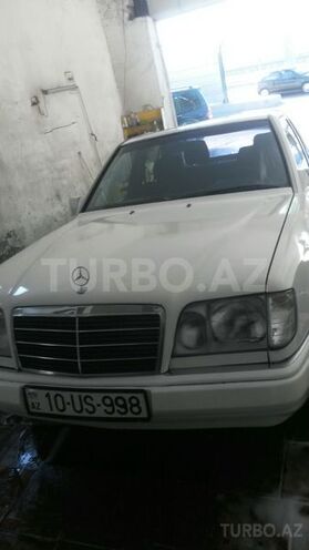 Mercedes E 220 1994, 236,000 km - 2.2 l - Bakı