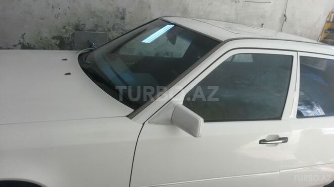 Mercedes E 220 1994, 236,000 km - 2.2 l - Bakı