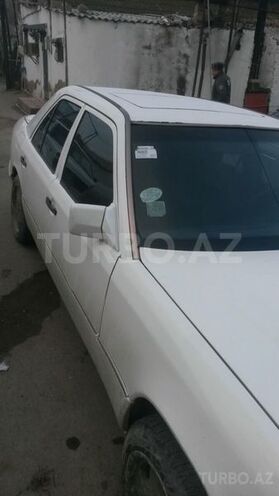 Mercedes E 220 1994, 236,000 km - 2.2 l - Bakı