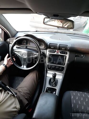 Mercedes C 220 2002, 199,000 km - 2.2 l - Bakı