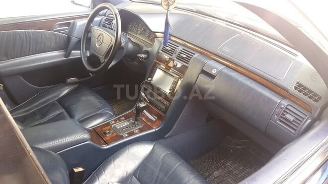 Mercedes E 230 1995, 372,000 km - 2.3 l - Sumqayıt