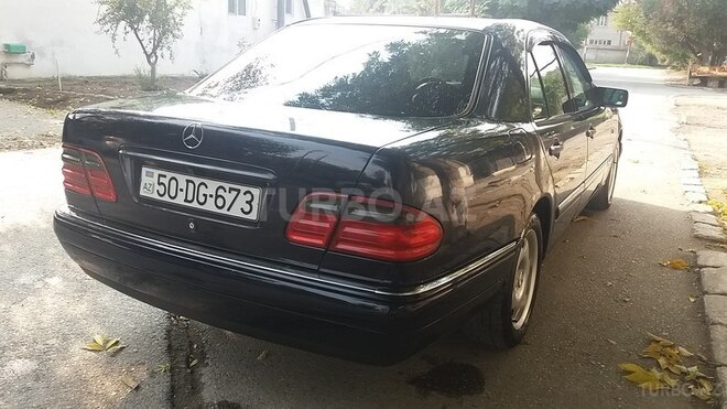 Mercedes E 230 1995, 372,000 km - 2.3 l - Sumqayıt