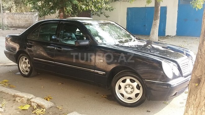 Mercedes E 230 1995, 372,000 km - 2.3 l - Sumqayıt