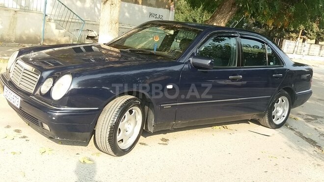 Mercedes E 230 1995, 372,000 km - 2.3 l - Sumqayıt