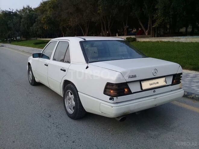 Mercedes E 200 1987, 352,100 km - 2.0 l - Bakı