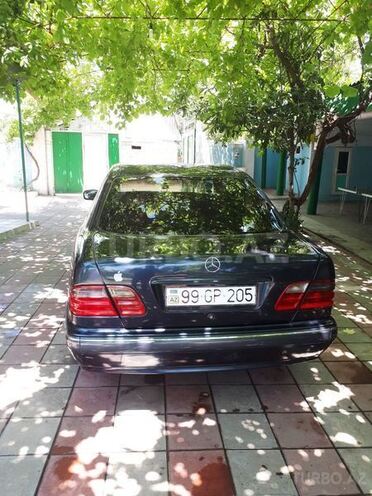 Mercedes E 220 2000, 300,000 km - 2.2 l - Masallı