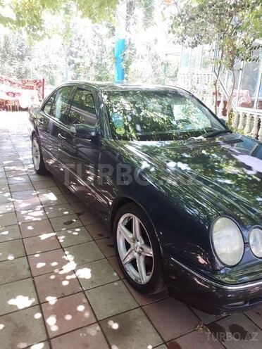 Mercedes E 220 2000, 300,000 km - 2.2 l - Masallı