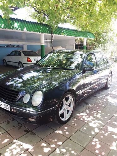 Mercedes E 220 2000, 300,000 km - 2.2 l - Masallı