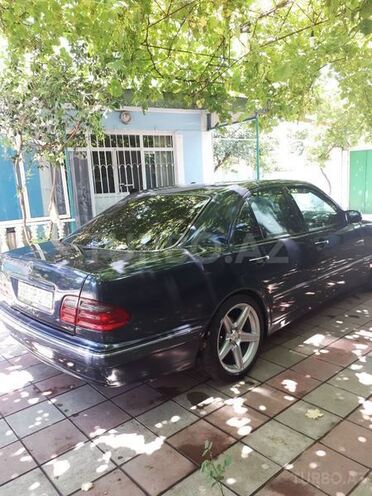 Mercedes E 220 2000, 300,000 km - 2.2 l - Masallı