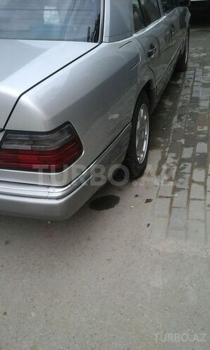 Mercedes E 220 1993, 259,028 km - 2.2 л - Bakı
