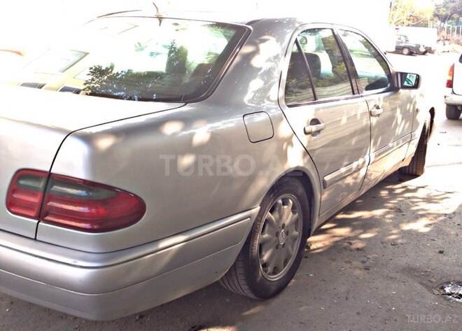 Mercedes E 220 1998, 222,111 km - 2.2 л - Bakı