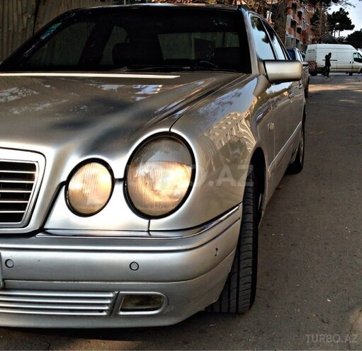 Mercedes E 220 1998, 222,111 km - 2.2 л - Bakı