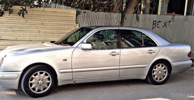 Mercedes E 220 1998, 222,111 km - 2.2 л - Bakı