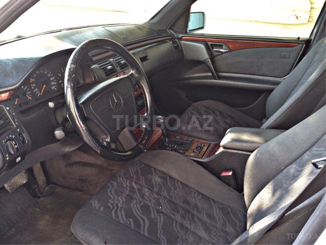 Mercedes E 220 1998, 222,111 km - 2.2 л - Bakı
