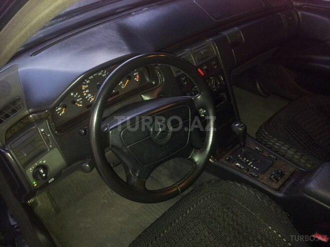 Mercedes E 240 1998, 278,000 km - 2.4 l - Bakı