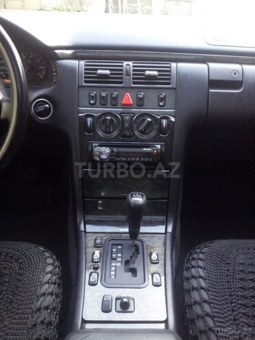 Mercedes E 240 1998, 278,000 km - 2.4 l - Bakı
