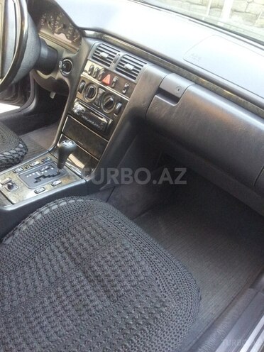Mercedes E 240 1998, 278,000 km - 2.4 l - Bakı