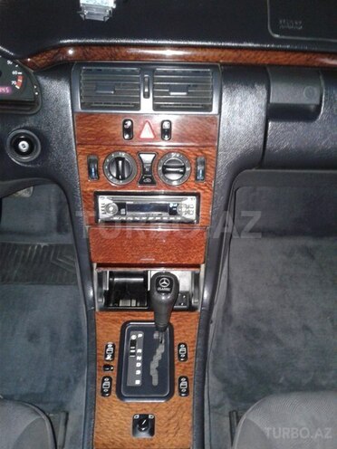 Mercedes E 230 1996, 304,000 km - 2.3 l - Gəncə