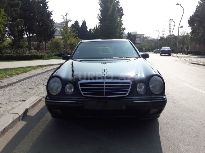 Mercedes E 220 1999, 258,000 km - 2.2 л - Bakı