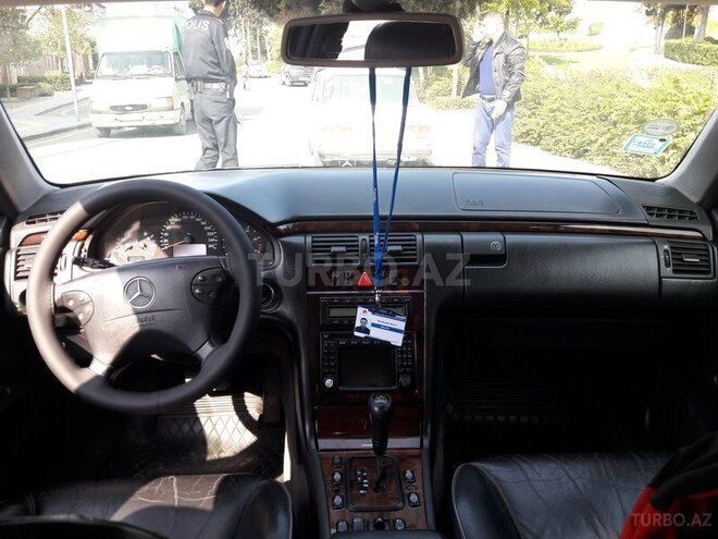 Mercedes E 220 1999, 258,000 km - 2.2 л - Bakı
