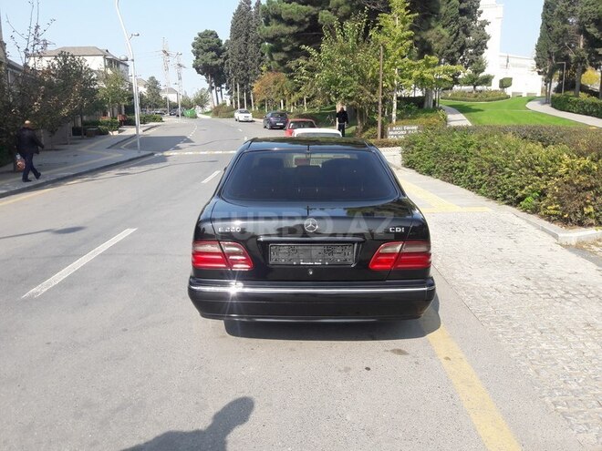 Mercedes E 220 1999, 258,000 km - 2.2 л - Bakı