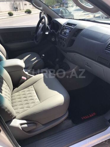 Toyota Hilux 2010, 76,000 km - 2.5 l - Bakı