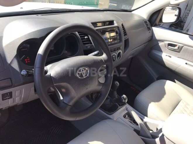 Toyota Hilux 2010, 76,000 km - 2.5 l - Bakı
