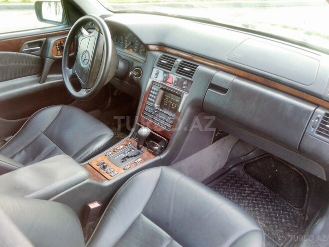 Mercedes E 240 1999, 235,000 km - 2.6 л - Bakı