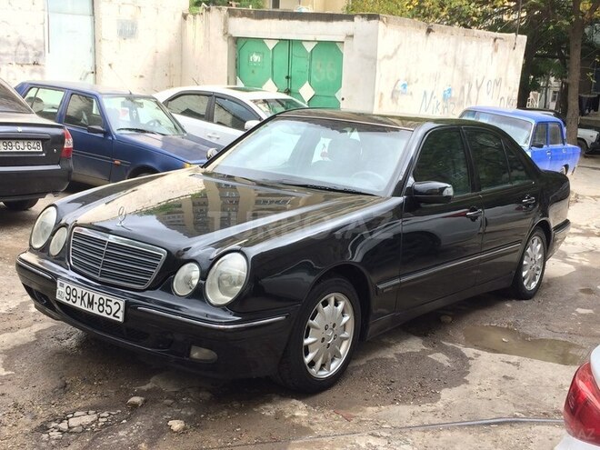 Mercedes E 220 2000, 297,560 km - 2.2 l - Bakı
